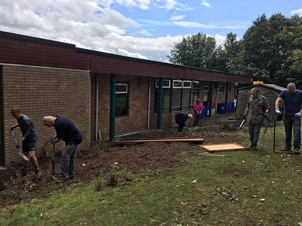 PrimaryWhirley's tweet photo. Amazing thank you to Barclays Bank volunteers! Clearing a very overgrown site today- soon to be an outdoor learning space #barclaysbank https://t.co/6EZtKNHJ4q