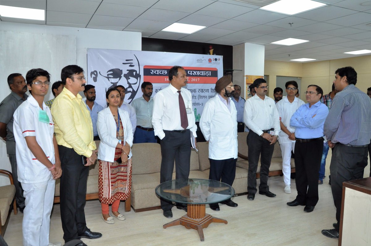 UPSO2HR's tweet photo. ED UPSO-II, Shri Vinay Kr. Misra interacts with Medical team of Kailash Hospital, NOIDA and employees  after the health camp. https://t.co/67rQR4fMKR