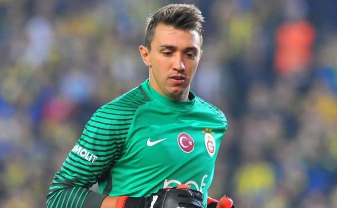gamzeliderler01's tweet photo. Kurban olurum lan😍😍 @1_Muslera_25 https://t.co/1PBgyeUoZX