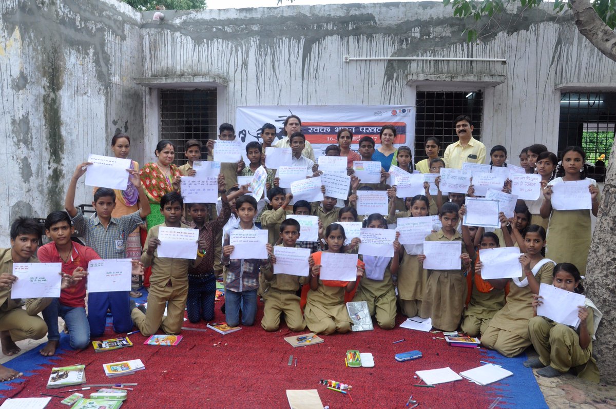 UPSO2HR's tweet photo. Slogan Competition organised at Adarsh Jr. High school, Sector-12,NOIDA https://t.co/sUbBgm4Ikj