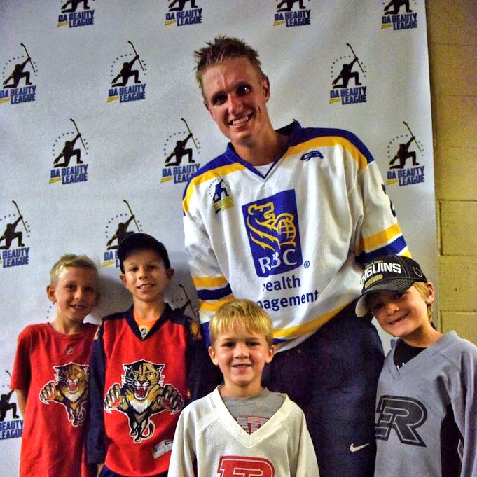 Our beauty Bjugy met some fans after last night's @DaBeautyLeague 🏒 https://t.co/STUyi16WwJ