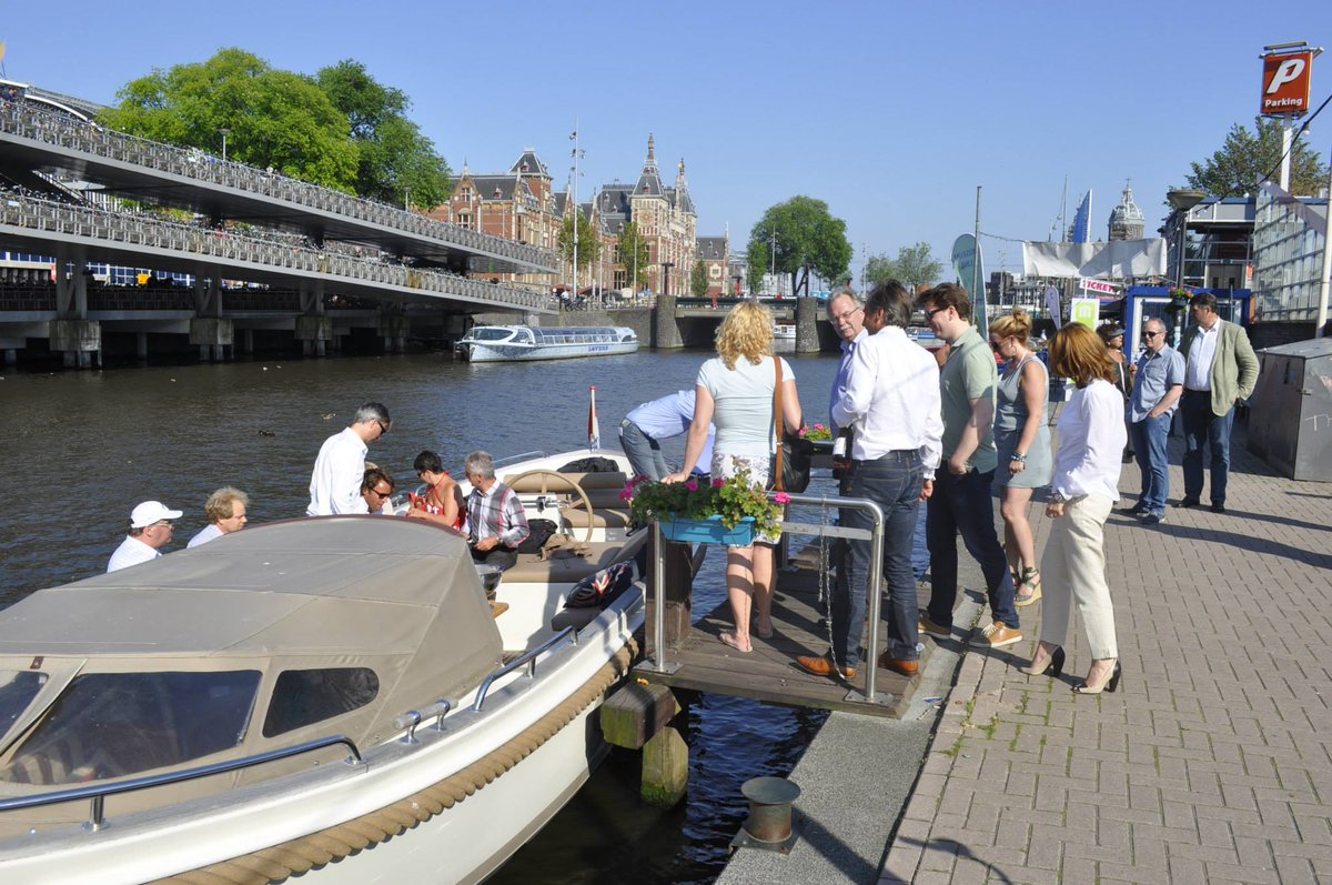 WIJ Businessclub Sloepentocht 2017 bit.ly/2h5m8La door de grachten van #Amsterdam. Vaart u ook mee met ons <a href="/WijNoordHolland/">WijNoordHolland</a>