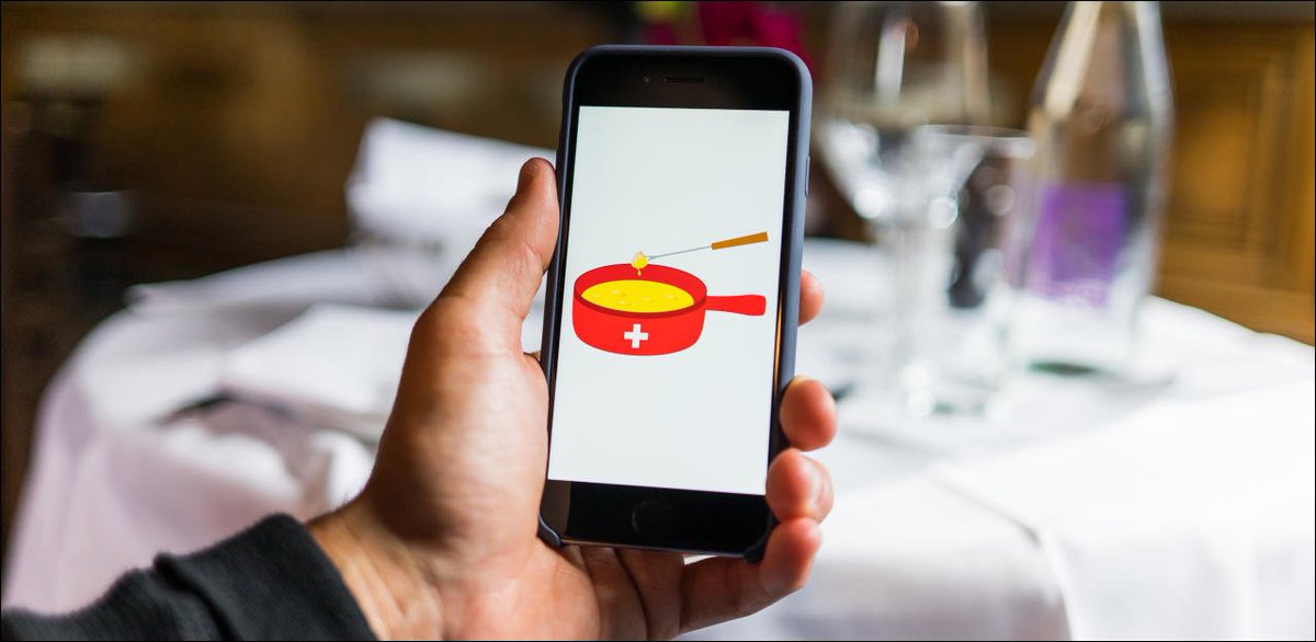20min_digital's tweet photo. Schon gehört, König der Emojis @rogerfederer ? wir fordern das Fondue-Emoji. #cheese #caquelon #fondue #emoji ... https://t.co/U6O3OqUH3c https://t.co/VAGE7InWnY