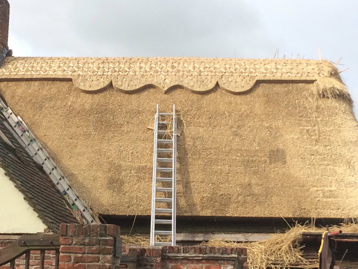 LdthatchingLee's tweet photo. #ldthatching can anyone point me in the direction of convincing  efdc #thatching falls under the heading #rural or #agricultural business😡 https://t.co/ZDRz13EwxD