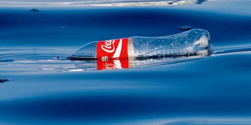 Forbes's tweet photo. Humankind is buying a staggering one million plastic bottles per minute. Most of them are not recycled https://t.co/CRRtpfdVvo https://t.co/0yTNaId3OX
