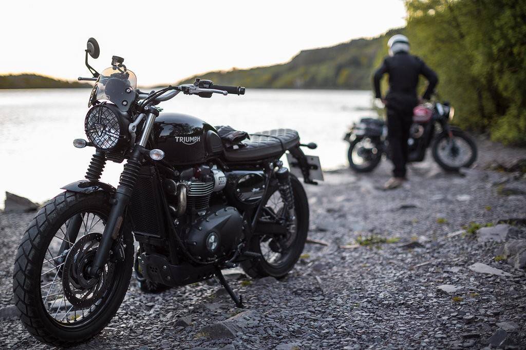 Jazda krętymi wiejskimi drogami czy po szutrowych drogach? Scrambler jest stworzonym do tego typu przygód! - Niall O’Brien
#TriumphStories