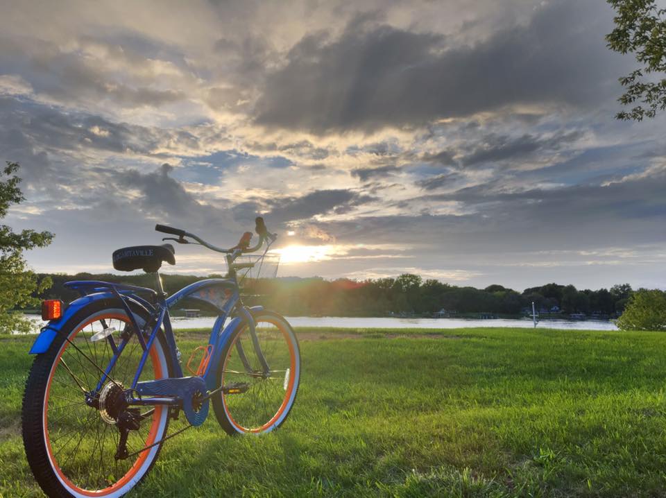 SharePortHuron's tweet photo. A calming bike ride on the beautiful St.Clair river #shareporthuron https://t.co/0sF8jtj4pq