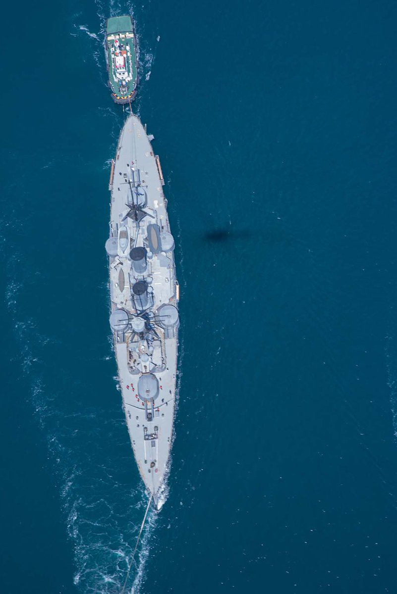 けるちゃ V Twitter ギリシャ海軍のs 70ヘリコプターが上空から撮影した装甲巡洋艦イェロギオフ アヴェロフの姿 洋上から撮影した姿とはまた違った趣がある