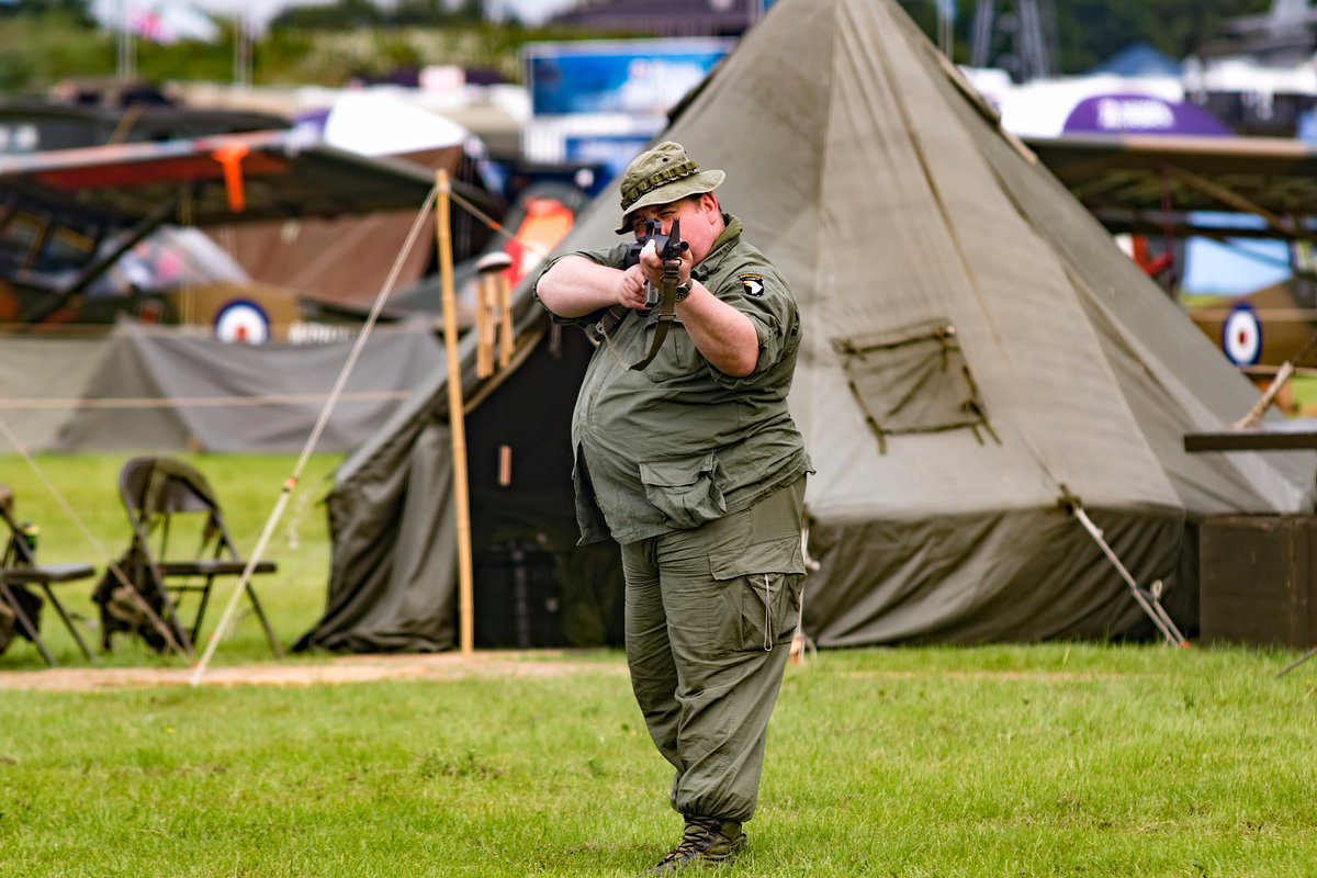 BlitzPhotos's tweet photo. He had a Gun i had a Canon i shot him first 📷😜taken at @cosfordairshow part of @ThunderOrg #VietnamWar #cosford2017 @CanonUKandIE @500pxrtg https://t.co/ZBHVSehUYq