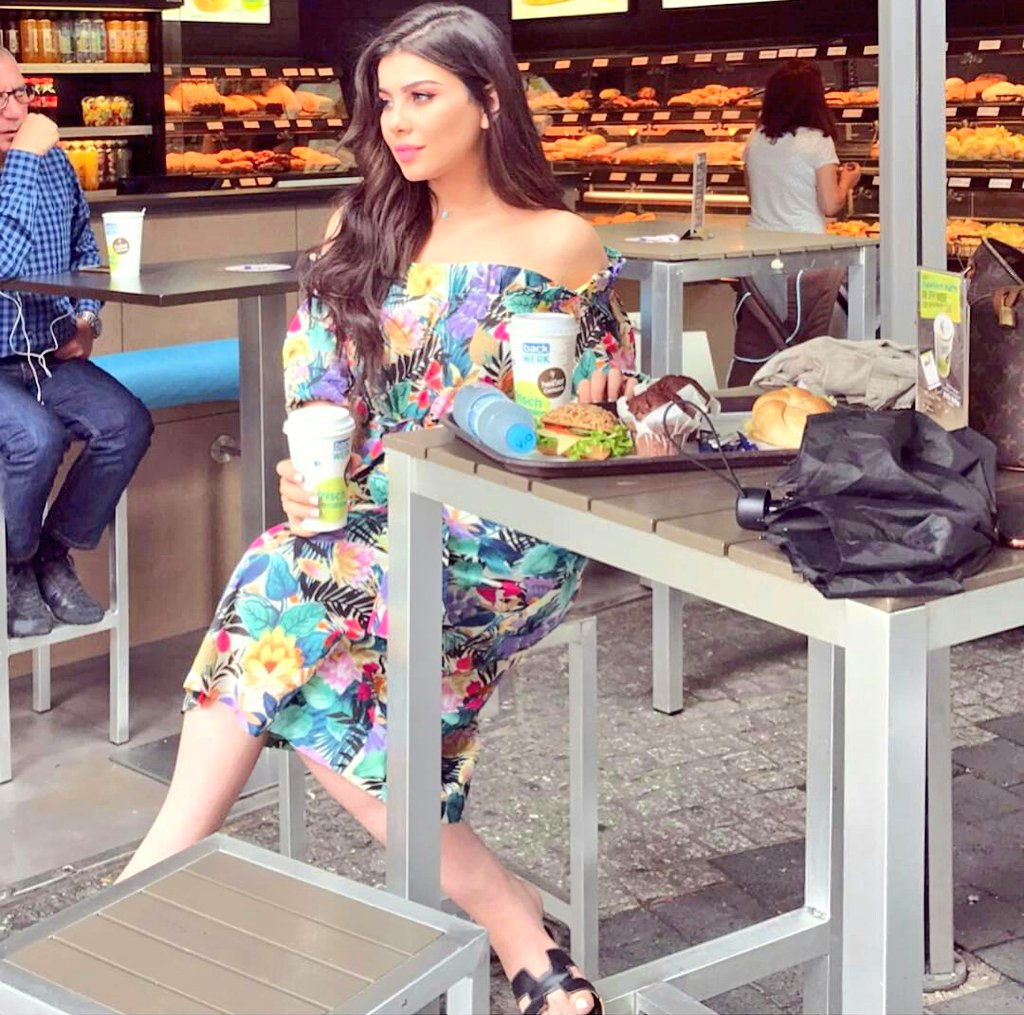 StaracAcademy's tweet photo. جمال واناقه واطلالة #حنان_الخضر ❤
#HananeElkhader #StaracArabia https://t.co/xyqx3gROJK