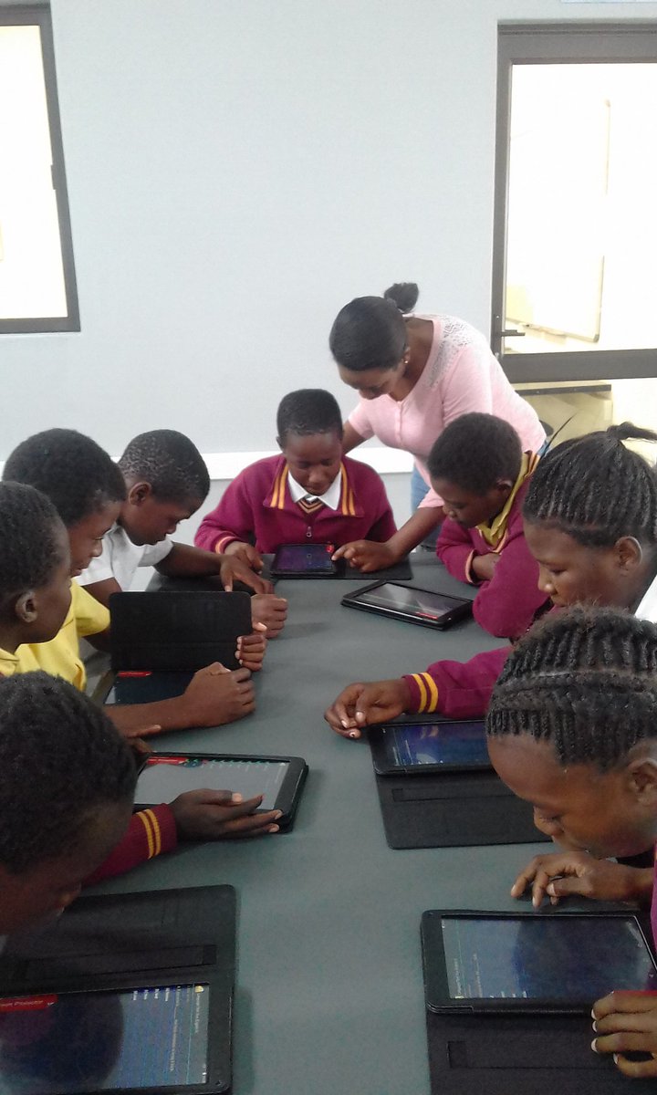 Rosemasilela5's tweet photo. #inspiredbymadiba afternoon classes with the grade 6 @Rosemasilela5 @HuntDLC1 @community_more @GwfOnline https://t.co/CzibVRJBky