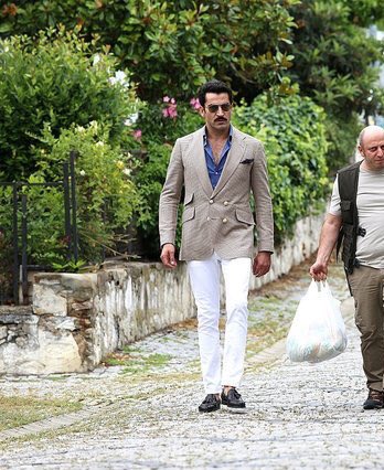 hodukmoduk's tweet photo. Sanırsın dört tane farkli filmler😂😍😎 #kenani̇mirzalıoğlu #cingözrecai #loadingg https://t.co/DvUqtjMPX2