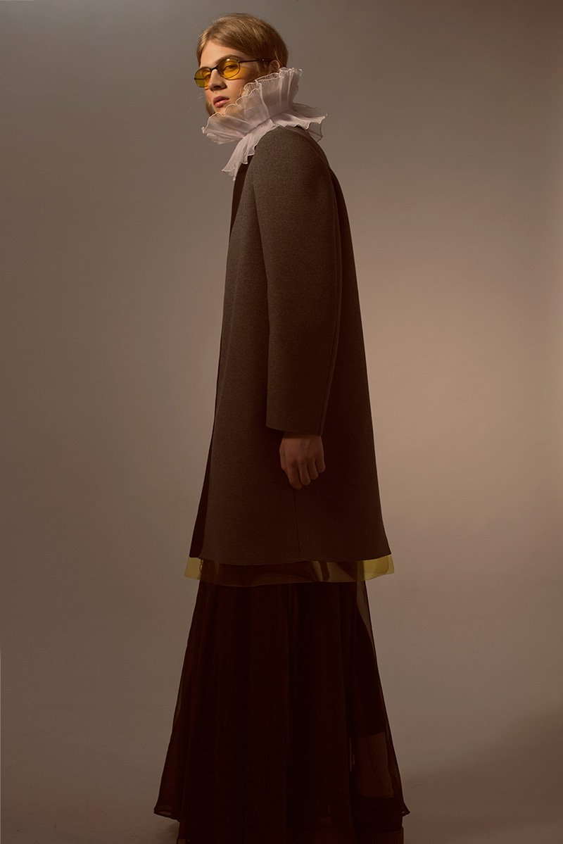 El abrigo de #AntonioSicilia y  el cuello de #XaviReyes dan un aire #retro a la editorial de #SamuelRydbacken para la revista <a href="/Fuckingyoung/">Fucking Young! magazine</a>