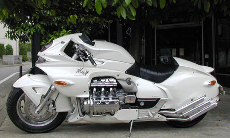 松吉 カニファンに出てきたギルギルマシンのモデルはなんだろと思って探してみたらホンダのワルキューレ ホワイトハウス社カスタム製の 龍神 っぽいな だとしたらこいつ限定25台の内1台を所有してやがんのか 松吉 カニファンに出てきたギルギルマシンのモデルはなんだろと思って探してみたらホンダのワルキューレ ホワイトハウス社カスタム製の 龍神 っぽいな だとしたらこいつ限定25台の内1台を所有してやがんのか