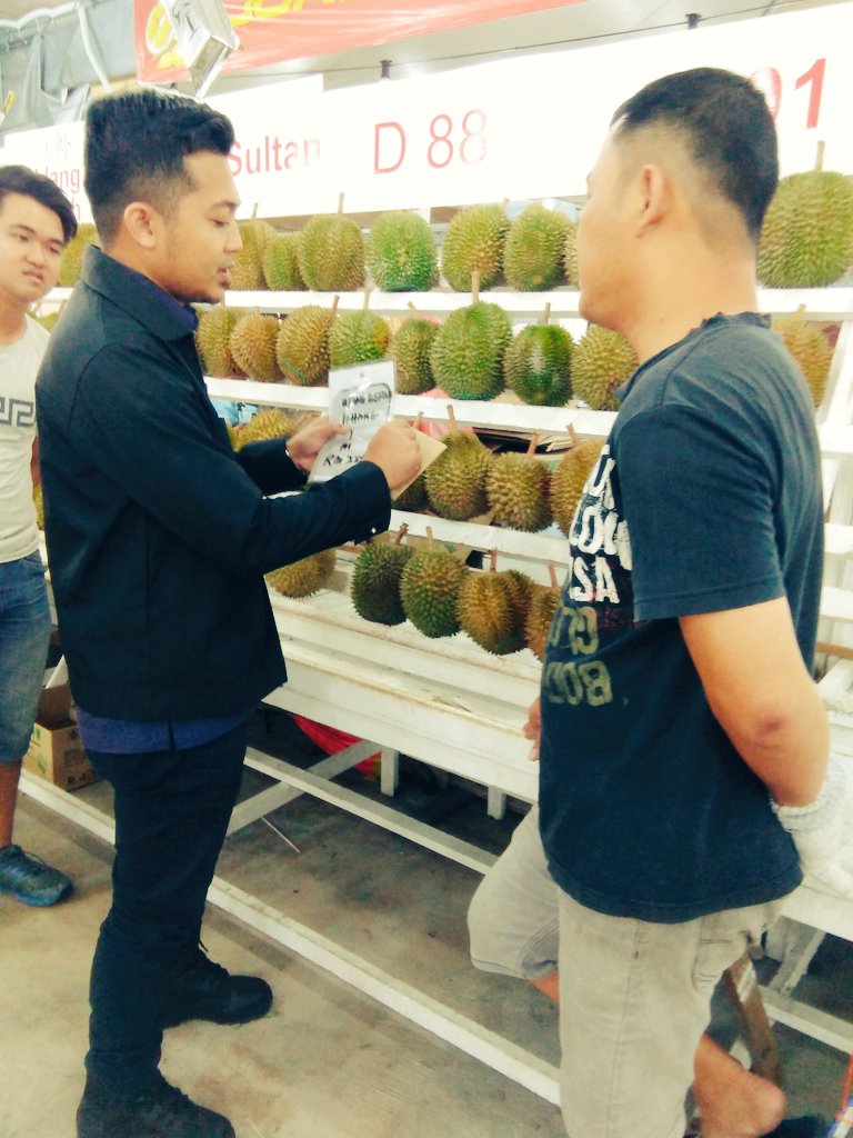kriePRO's tweet photo. Operasi Pematuhan Peraturan GPL Komoditi Durian
#musangking 
#peraturangpl
#fama https://t.co/9cw6z9Wlsg
