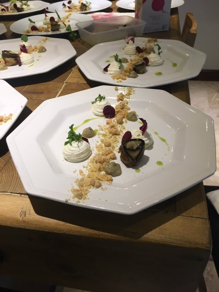 funkyfeast's tweet photo. Yesterday' s #dinnerparty #kent @LaBelleA_UK https://t.co/CId5VkfxxV