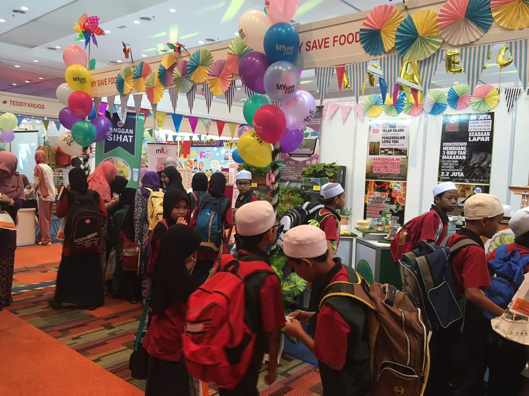 MYsavefood's tweet photo. #MYSaveFood is at #MICF2017 to spread awareness on why we should stop #wastingfood to children. Come join us https://t.co/jfMqqw5k9z