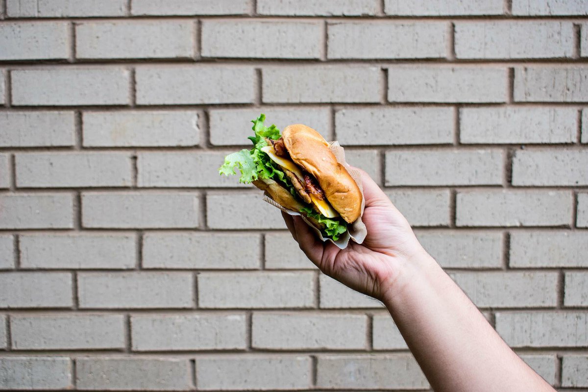 Love at first bite- we promise! #smokehousebarbq 😋