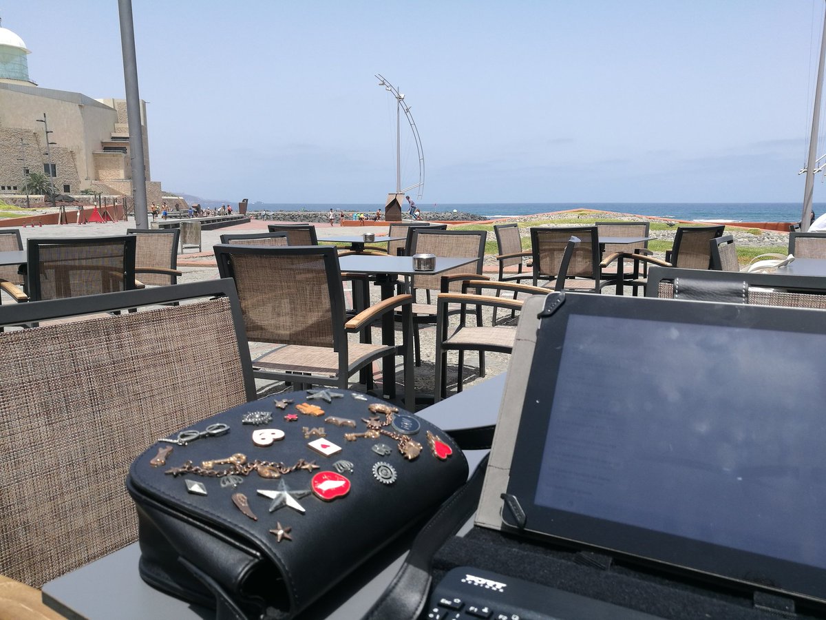 paraisodesign's tweet photo. Mi oficina de luxe 🤗 con vistas #playadelascanteras #blogger #FelizJueves #Canarias #GranCanaria #blog #post https://t.co/TdU9RWNrBD