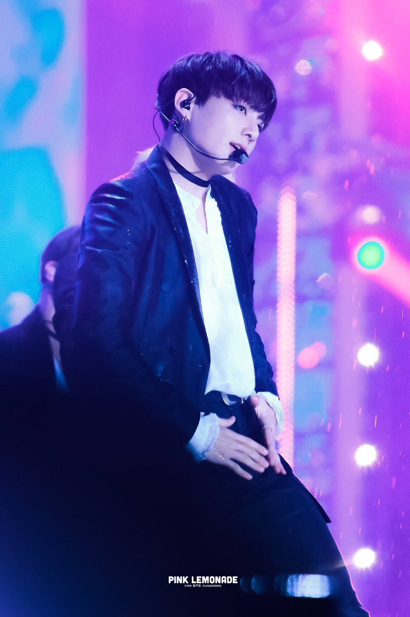 jkiearmy's tweet photo. #JK #aesthetic  📸 by @PINKLEMONADE_JK Nhìn maknae sexy quá ! https://t.co/Iyq3uGwrDw