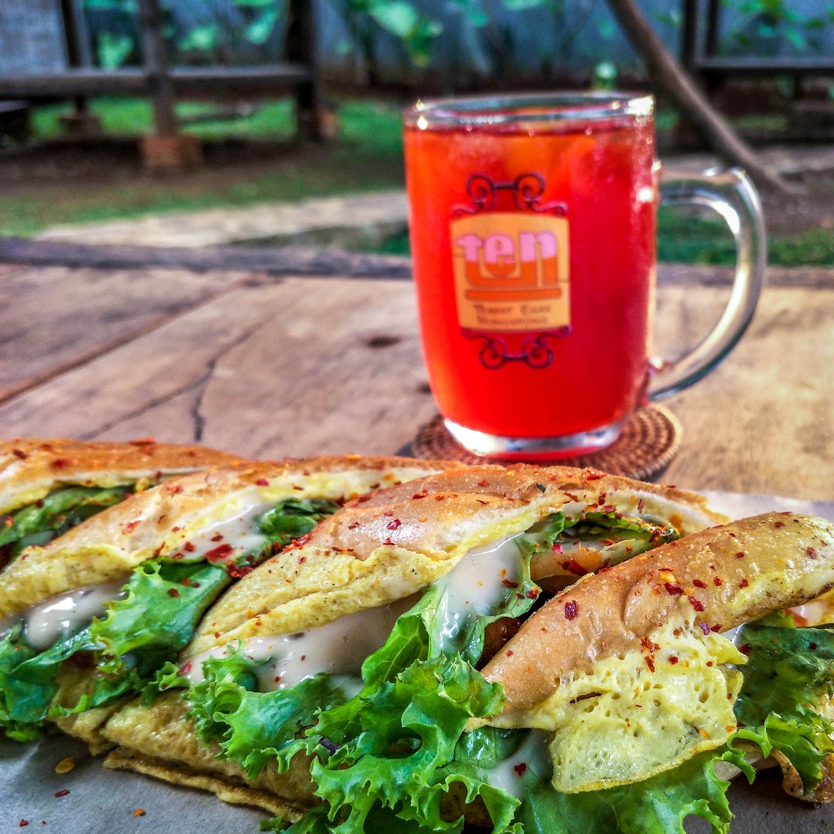 KafeTen's tweet photo. Keserasian adalah memadukan, bukan sekedar menyamakan.

#kafeten #rotiopajohn #freshdrink #roti #kombinasi #nongkrong #ciledug #ngemilenak https://t.co/msGzeuA6tU