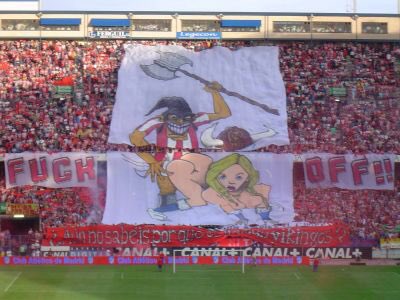 Tifos de banderón.-