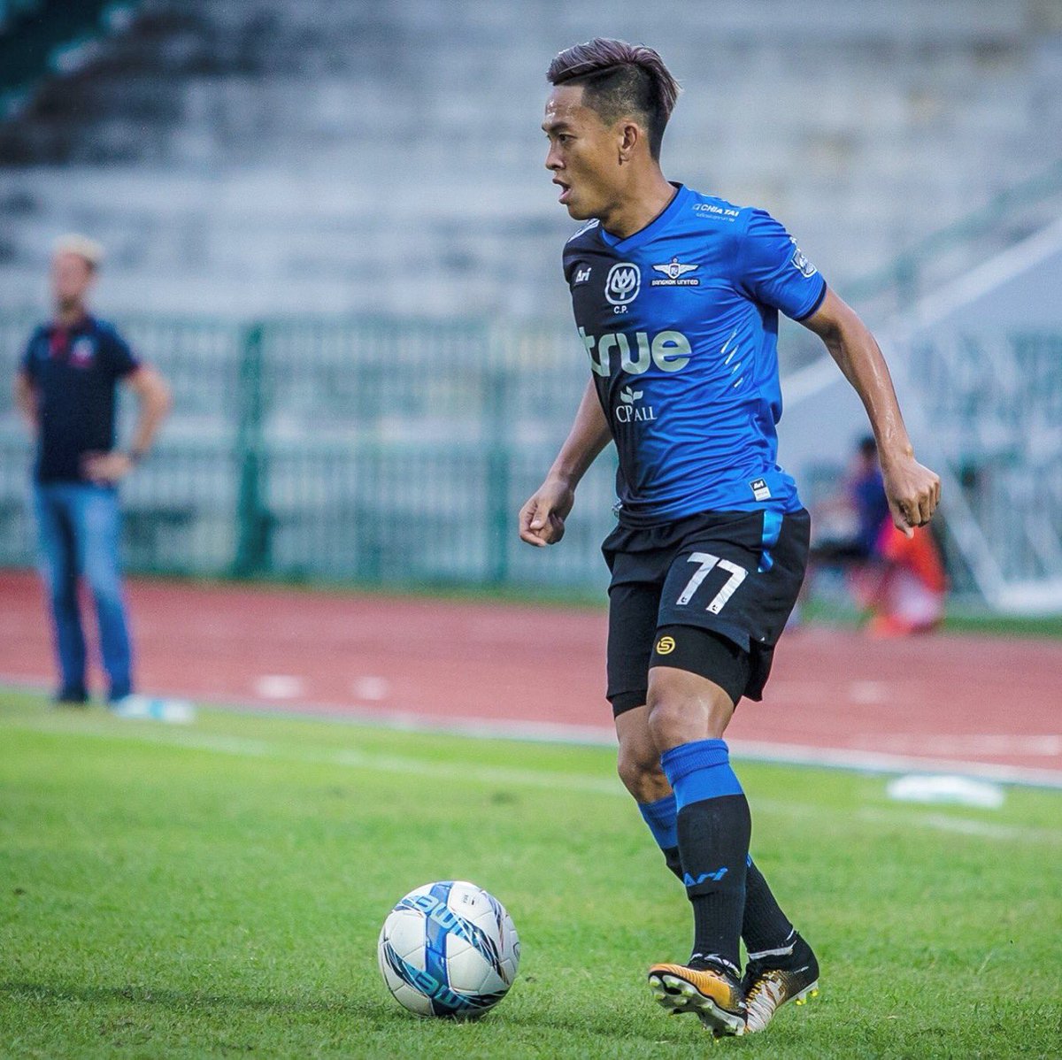 jc_jp16's tweet photo. Back on Track #BUFC #B77 #JP77 #nike #CutSuperfly https://t.co/xQSOArjJsV