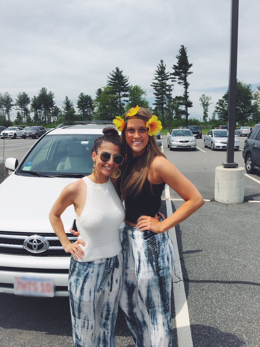 Madisonn131's tweet photo. HBD to my main bish🎉🎉 ily lots have the best day ever💜💜 @_kristinaaav https://t.co/mrhXvC5jKy