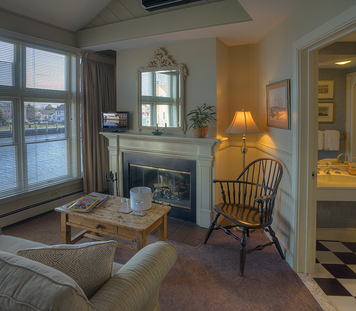 SteamboatInnMys's tweet photo. We still have a few midweek openings for August!  #visitct #onthewater #mysticct #bookit #mysticcountry #mysticchamber #roomwithaview https://t.co/NkaRGe0RfU