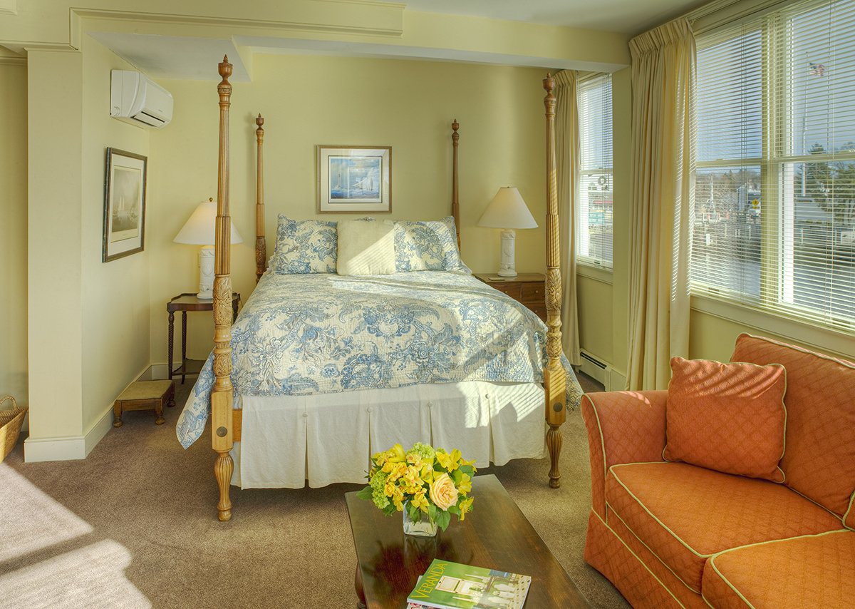 SteamboatInnMys's tweet photo. We still have a few midweek openings for August!  #visitct #onthewater #mysticct #bookit #mysticcountry #mysticchamber #roomwithaview https://t.co/NkaRGe0RfU