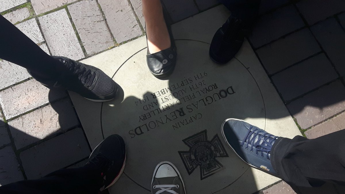 roci_mm's tweet photo. #Amirebrand We are here...but where is Katrina? https://t.co/sqRZqNjxVb