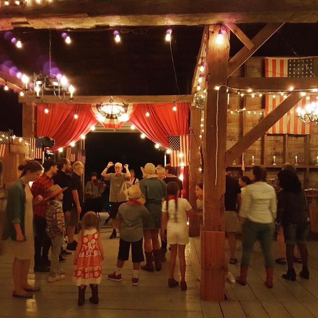 edibleusable's tweet photo. #TBT to the Barn Dance last Saturday. Here's to great friends and neighbors and #beer from @westkillbrewing. 📸 by @fionawestphal.
.
#barnda… https://t.co/GnRFtUdv1Q