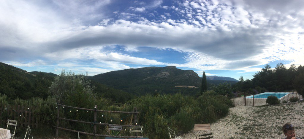 fabricehoss's tweet photo. Dieu est un fumeur de havanes #MtVentoux #openchakras https://t.co/uBuK9tkdKY