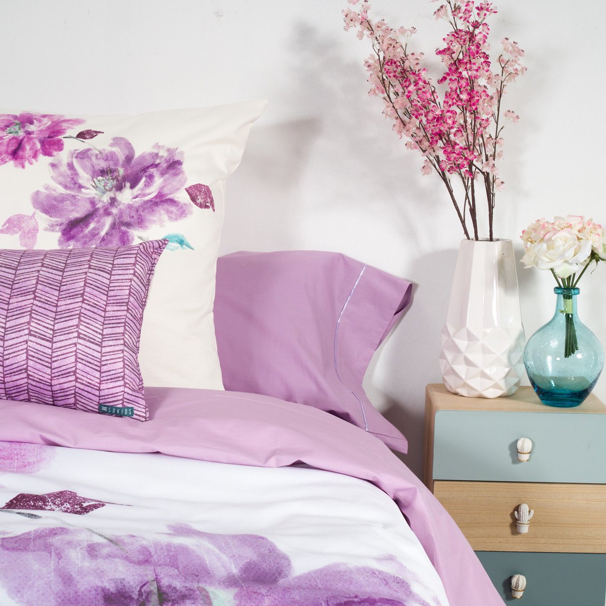 SokiosSpain's tweet photo. Flores, texturas y lisos en malva hacen de esta cama una delicia para el descanso. 
#camasokios #sokios #bohemianstyle #estilobohochic https://t.co/vgTrtkyQYB