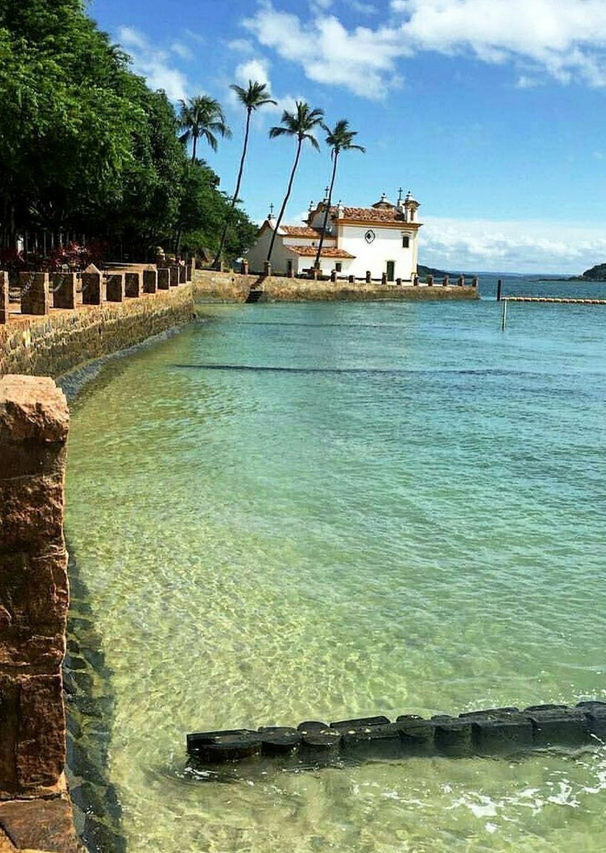 Que paraíso, bom dia lindo assim! 
Céu, sol e mar!  #amo #ilhadosfrades #loreto  #betaajudabeta  #carpiediem 
🍀🍃⛵🌞