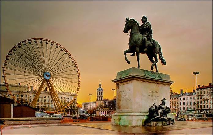Sejourning's tweet photo. L'été passe vite ! ☀️
Visitez #Lyon un WE

Prenez votre location ! 👉https://t.co/6gg2OmT3Wv 

L'article sur Lyon 👉 https://t.co/V4LPjGr8Ad https://t.co/EyjK4DQxvv
