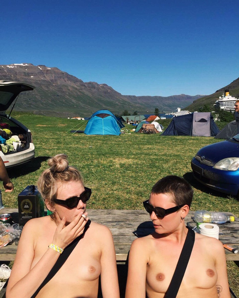 salomeholl's tweet photo. EG MA ÞETTA!!!! ! !! ! !!! BRJÓST ERU EKKI KYNFÆRI OG EKKI ÓVIÐEIGANDI OG FKN INSTAGRAM AÐ EYÐA POSTUNUM MINUM I CAN NOT STRESS THIS ENOUGH https://t.co/ZCCrOsxCsG