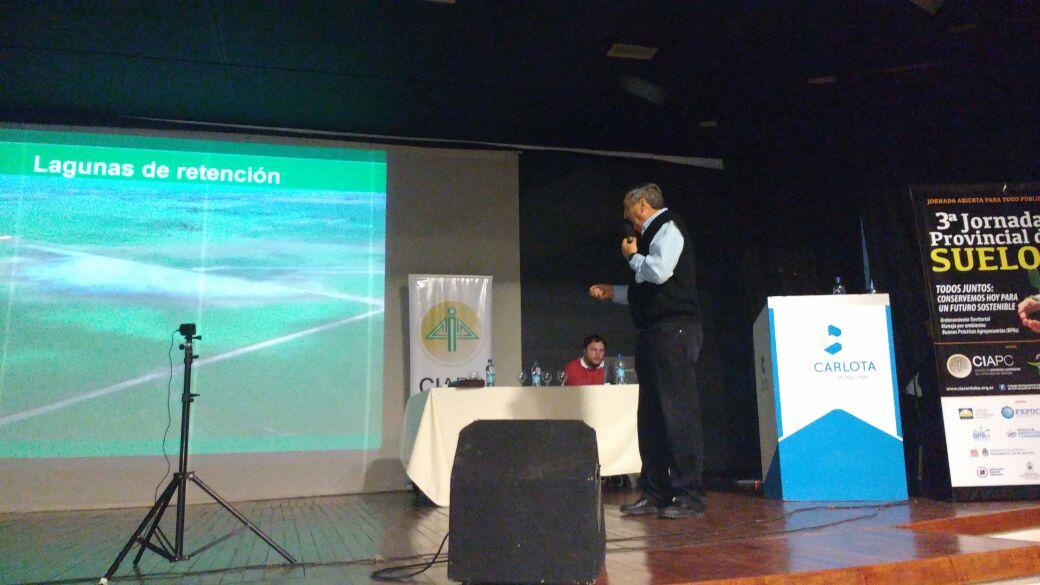 MinAgriCba's tweet photo. Como cierre d las actividades del mes de #ConservaciónSuelos en #LaCarlota, se desarrolla hoy #3jornadapcialdesuelos organizada x @CiapcCba https://t.co/yG3pcPXGPK