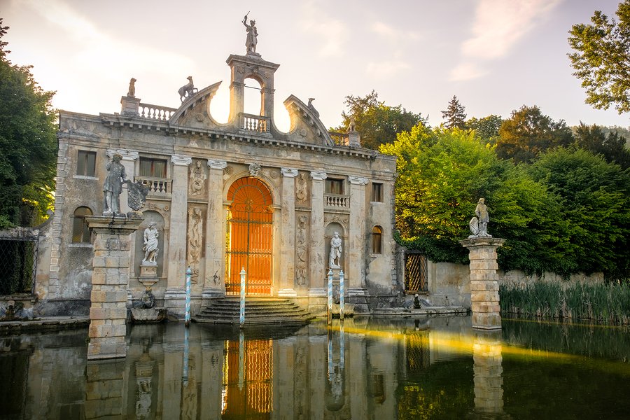 ItalyMagazine's tweet photo. Less than an hour from #Venice is a hidden gem that is the perfect kid-friendly excursion: Valsanzibio Gardens https://t.co/9ypWpKUvDB https://t.co/m3tVUPELfe