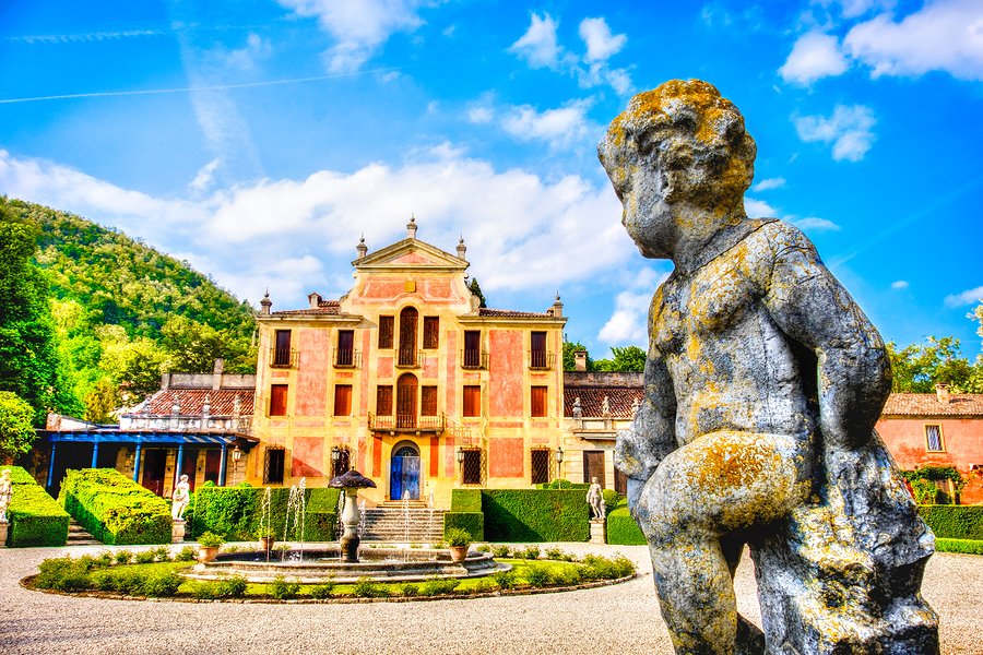 ItalyMagazine's tweet photo. Less than an hour from #Venice is a hidden gem that is the perfect kid-friendly excursion: Valsanzibio Gardens https://t.co/9ypWpKUvDB https://t.co/m3tVUPELfe