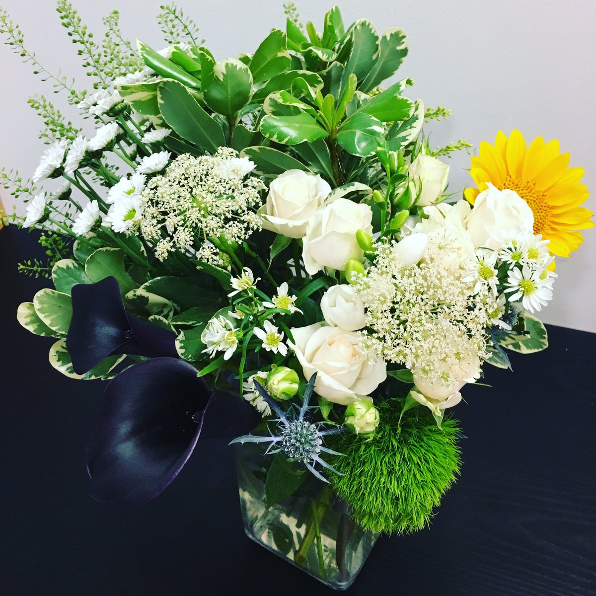 get_proof's tweet photo. We could all use some flowers to brighten a 🌧 day like this, so we picked these for you 💐 #ecilife #flowers #pickmeup https://t.co/Pc0UmzP06R