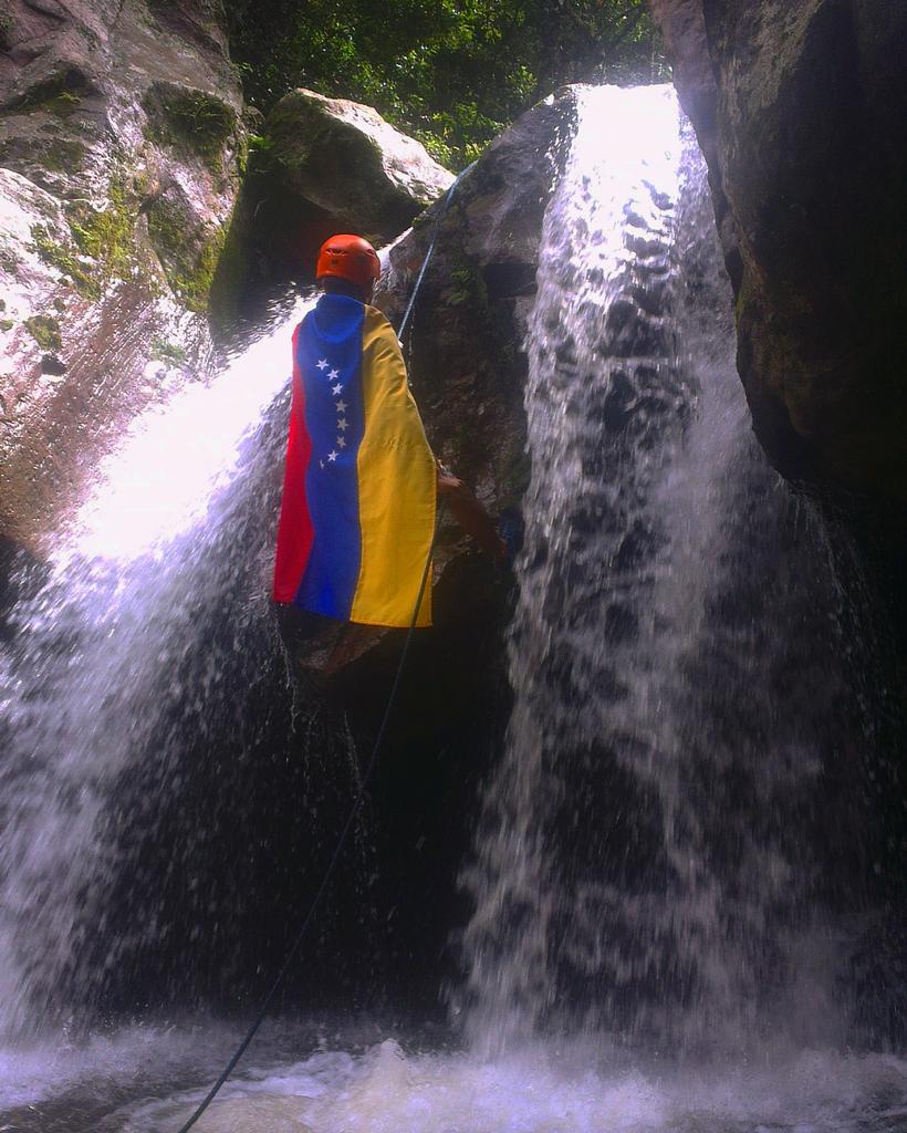 BJProducciones's tweet photo. Buenos Días #Tachira #SanCristobal Nos Sentimos Orgullosos D Nacer En Esta Tierra Los Colores Q Hoy Nos Dividen Al Unirlos Somos #Venezuela https://t.co/EtexyKBE46