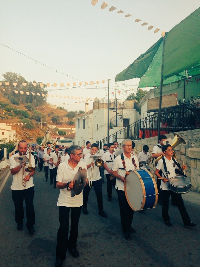 BandaElBorge's tweet photo. El pasado 15 de julio pusimos #Música, un año más, a la #VirgenDelCarmen de #LosGomez de #LaViñuela. #CofradiasMLG @PatronasMalaga https://t.co/mkGJOcvwaN