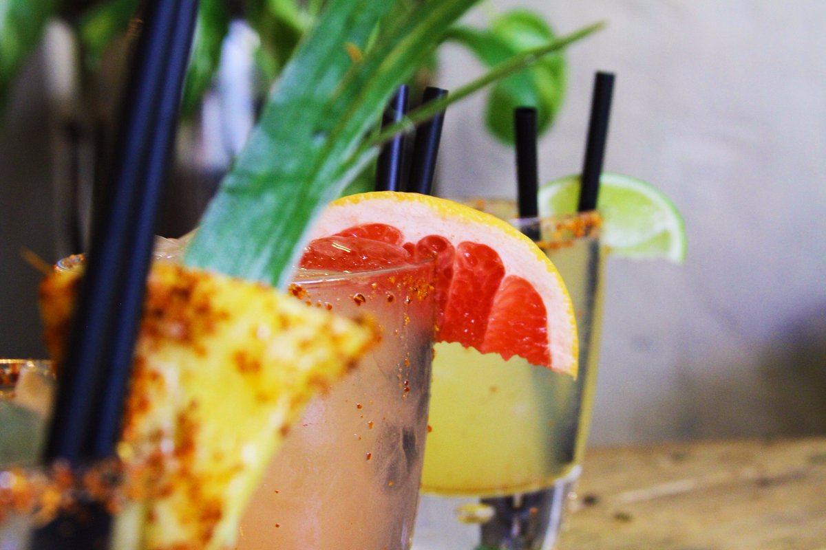 slowmex's tweet photo. ¡Jueves de liberar tensiones con nuestros cócteles! ¿Con cuál te quedas? 😍 Slow Reef, Margarita de pomelo o de lima 🤔 #slowfood #slowmex https://t.co/a9Kvv1jtcp