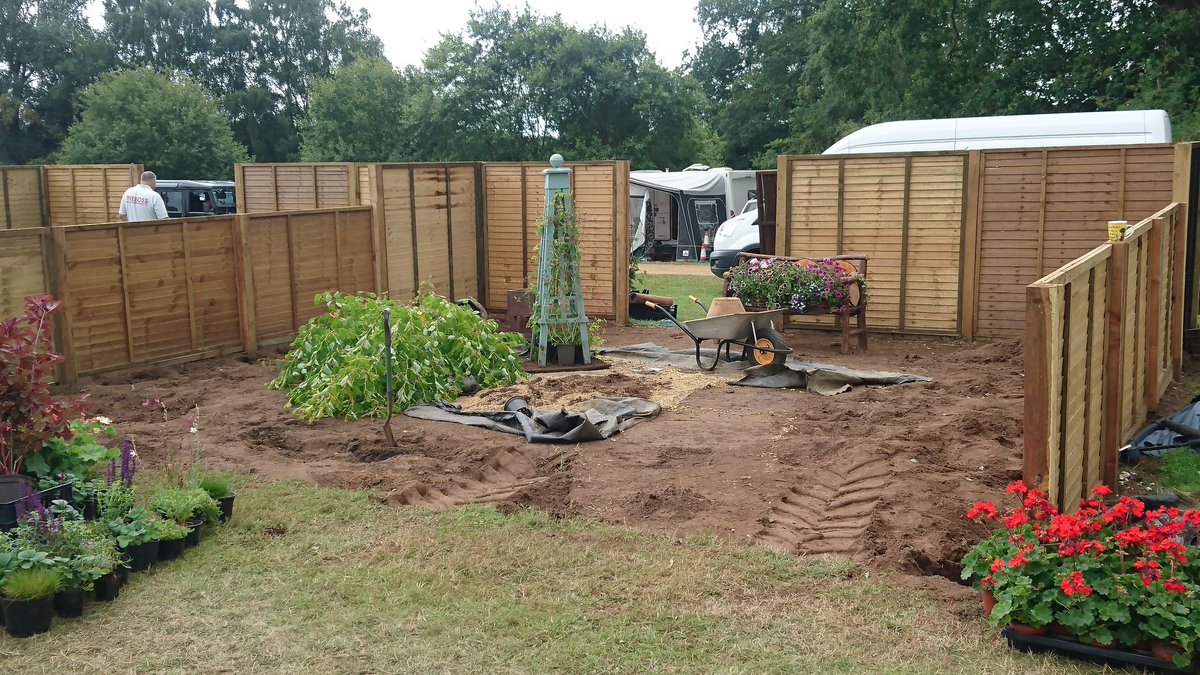 4 days to put up but only 1/2 to take down :-( Roll on next #SandringhamFlowerShow 25th July 2018