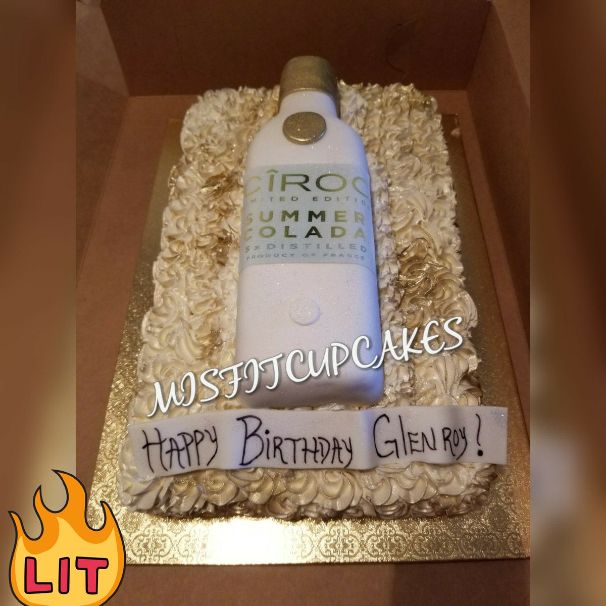 Love86_'s tweet photo. #Ciroccake #cakes #miamiBaker #CupCakes #Partycake @misfitcupcakes One of the best local bakers in Miami https://t.co/70SOOEZwEf