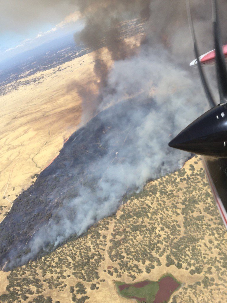 CAL_FIRE's tweet photo. #LatrobeFire [update] off Latrobe Rd &amp; Scott Rd, near Rancho Murieta (Sacramento County). is now 1,286 acres &amp; 85% contained. https://t.co/1Nj34FZvLa