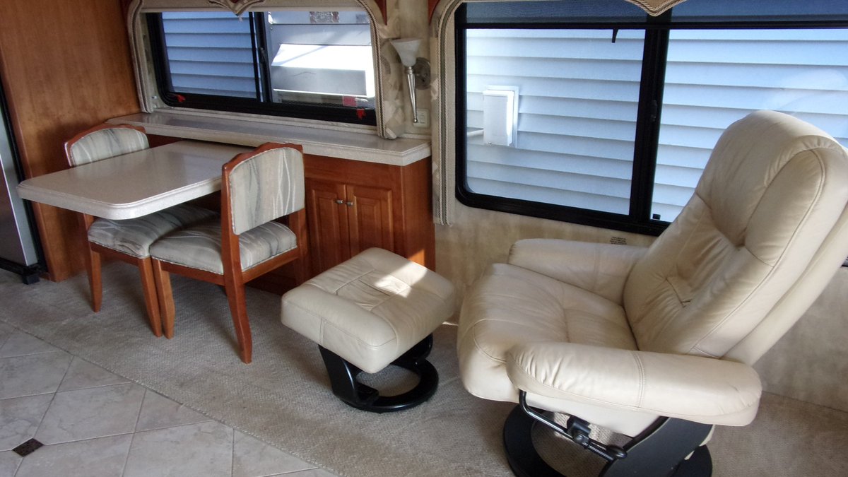 TotalValueRV's tweet photo. #Ebay #EbayMotors 2008 #Tiffin #Allegro43QRP 1DayLEFT!
Quality #PreOwnedRV 425HP #CumminsDiesel
54K Miles. #GORVing! https://t.co/vv0frljbw0 https://t.co/9WZxvoTr7o