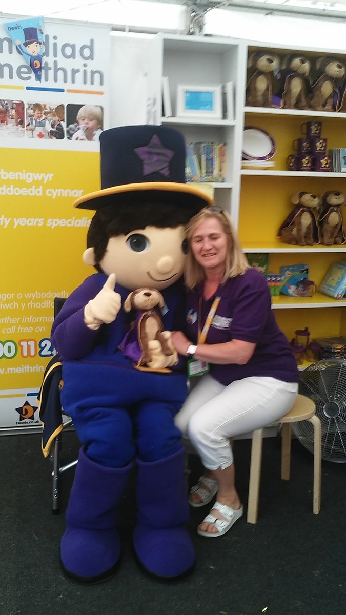 jaynethomas59's tweet photo. Dewin â Iola! https://t.co/GwRmCWYO3w