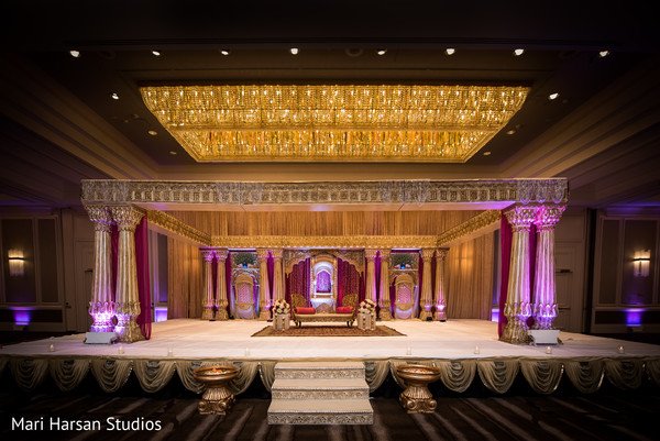 Let us provide you with a blank space so your event vision can come alive! 

photo credit @MariHarsanStudios